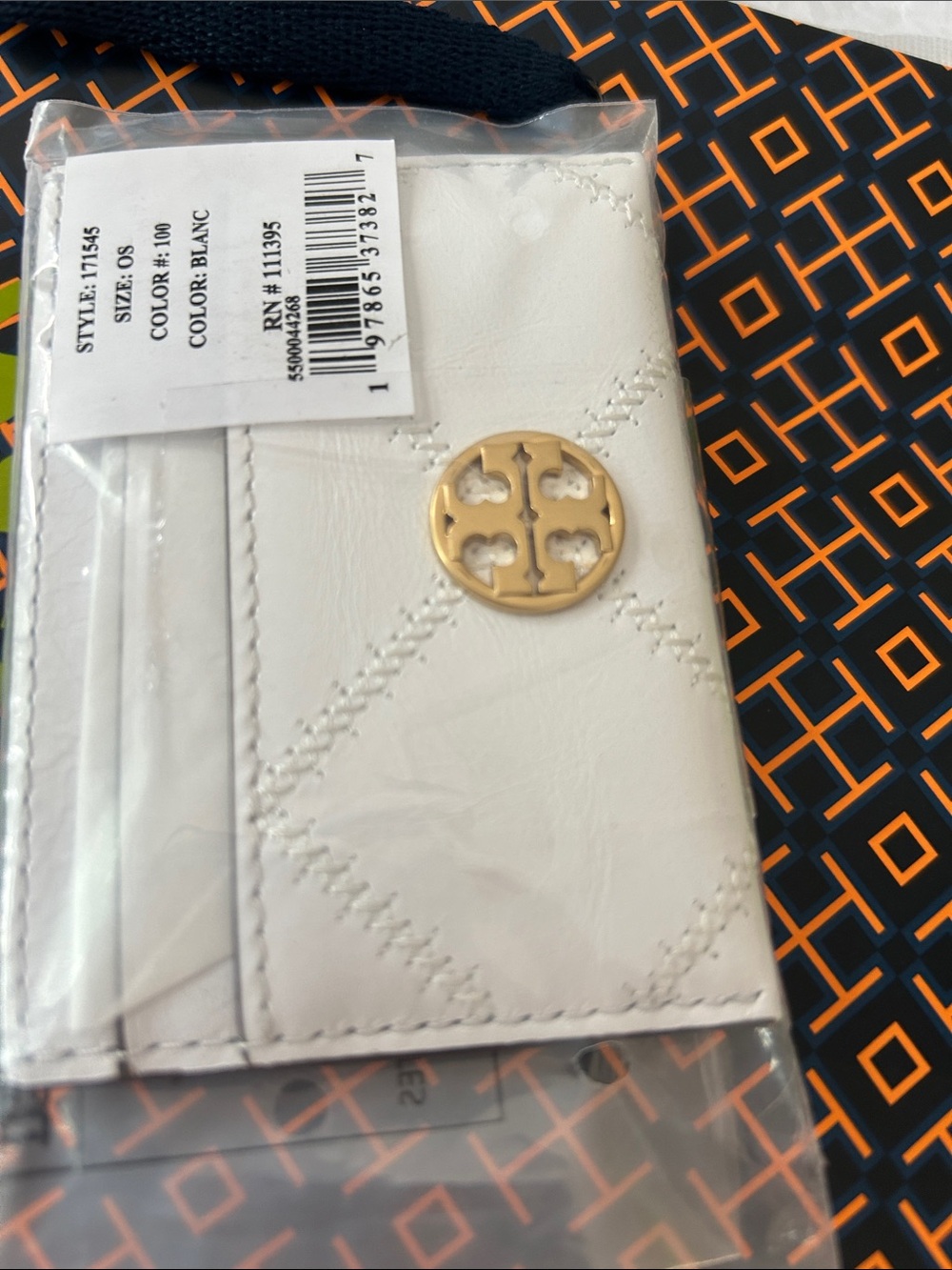 Tory Burch White Quilted Card Case with Gold Logo Medallion BNWT - Picture 2 of 3